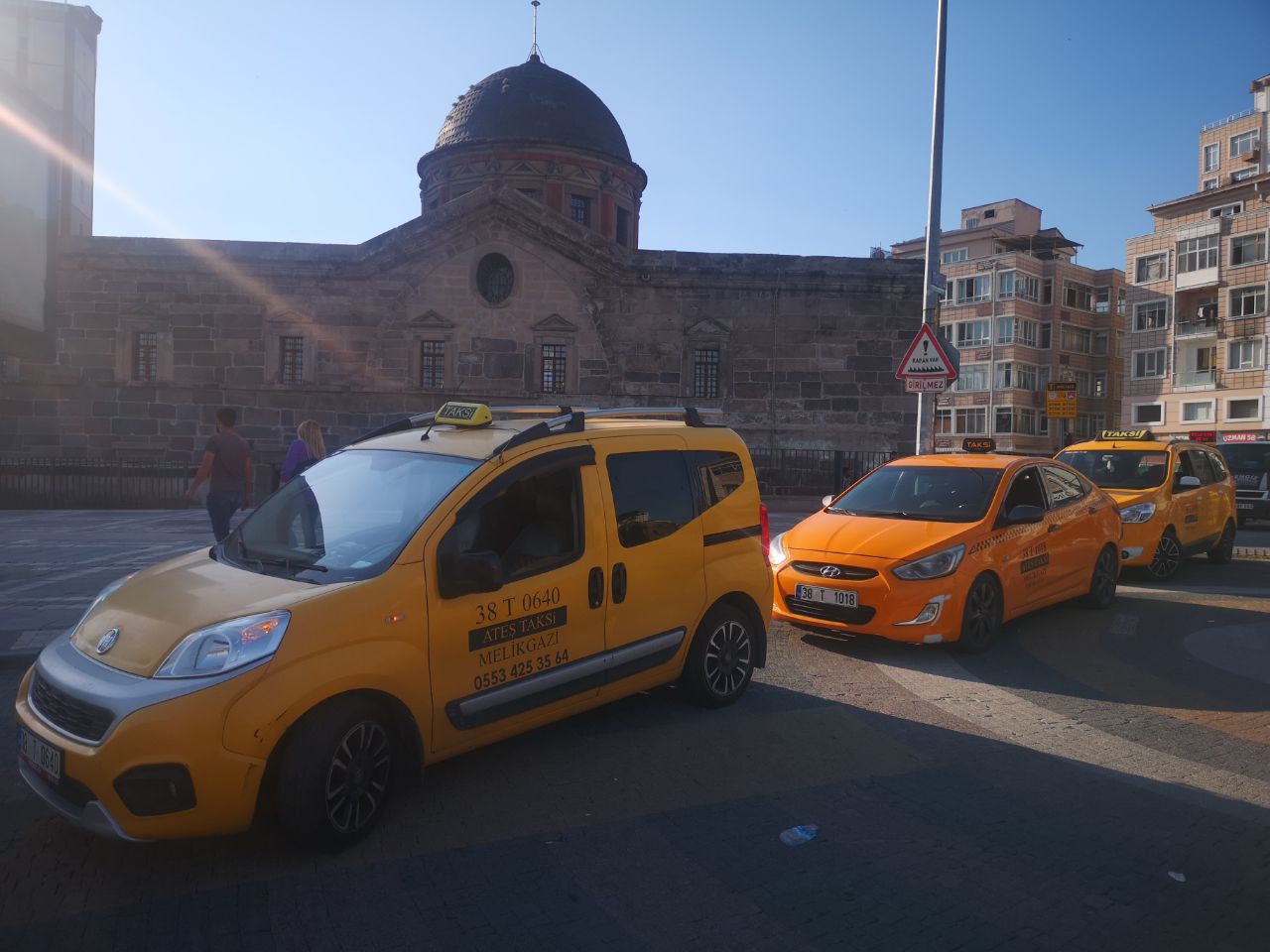 Ateş Taksi tarihi merkez çevresinde hizmet